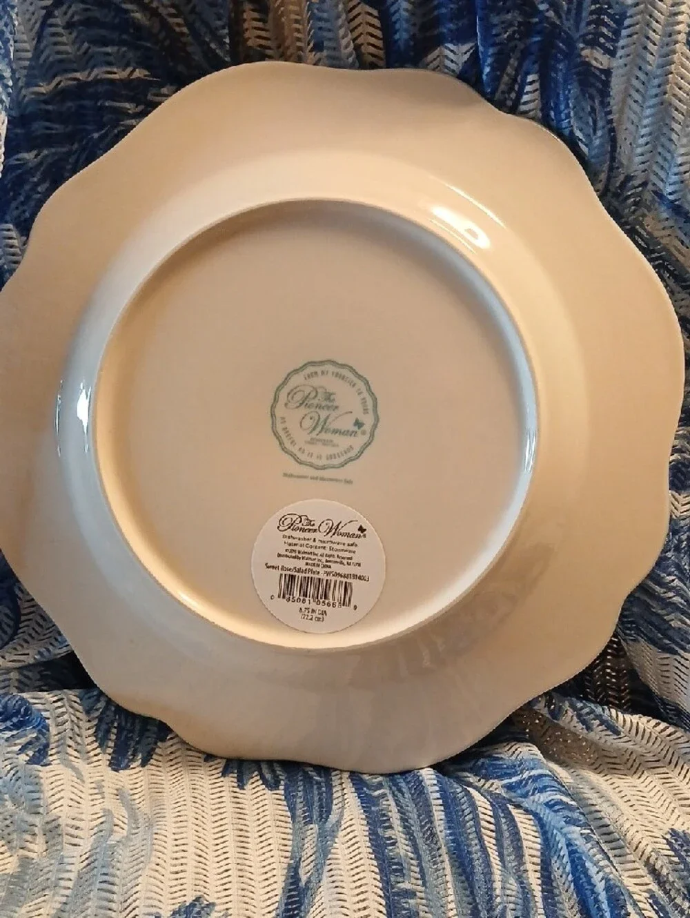 The Pioneer Woman Cream Scalloped Ceramic Salad Plate